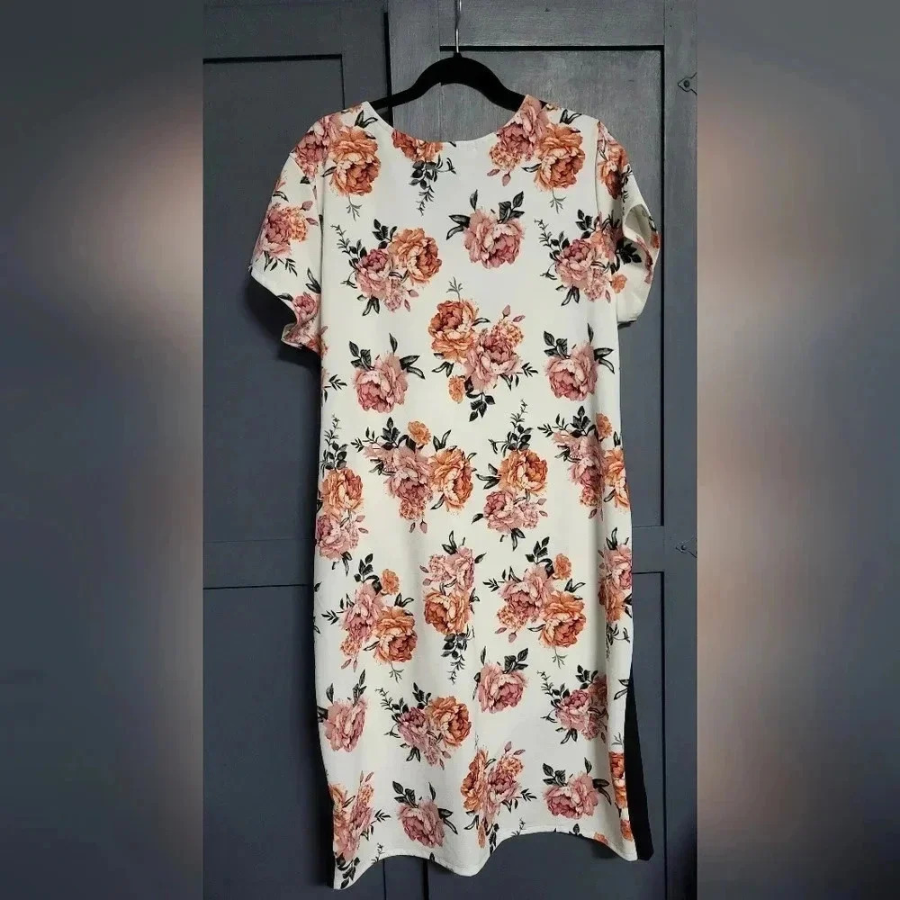 Almost Famous Dress - NWOT - Size 3X - Cream with Peach Flowers and Black Trim - Picture 6 of 6